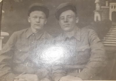 Друг Петя справа, фото 8 мая 1943 г.