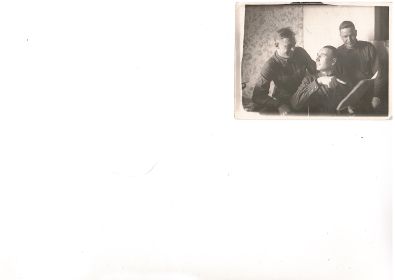 Дзюбан с однополчанами : Бычковым и Пантелеевым  18 июня 1943 года на проработке особо-важного документа