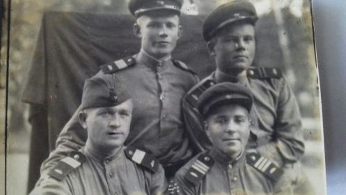 Мой дед, Дмитрий Константинович, крайний нижний слева