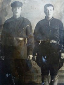 На фото прадед Зубаровский Николай Павлович (слева), справа- сослуживец, данные-неизвестны.