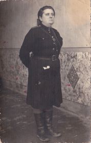 врач части (фото сделано в Югославии 5.12.1944 года.)