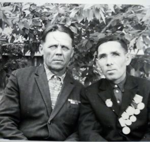 Мой прадедушка с однополчанцем Заволенко.  Июль 1973 год.