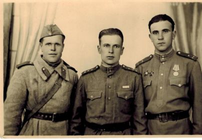 Сокирка (слева),Розин (справа) г. Бухарест 25.04.1945