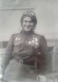 Герой Советского союза гвардии старший лейтенант Копытин. Прага Чехословакия 10.05.1945г.