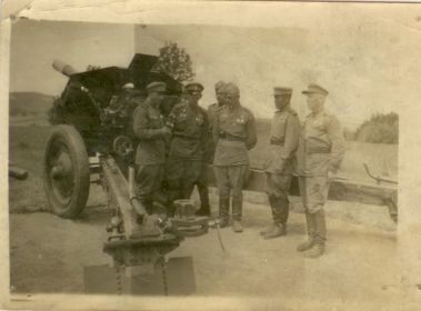 Австрия, 1945 год. После окончания войны в лагерях, около г. Линск. Василий первый справа.