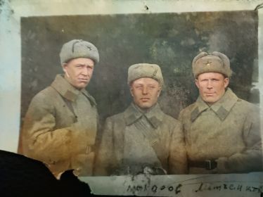 Макаров Михаил Федорович (в центре)