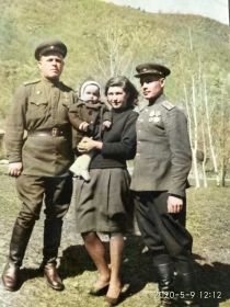 Шматов Гриша с женой и дочкой Людочкой Апрель 1946г.