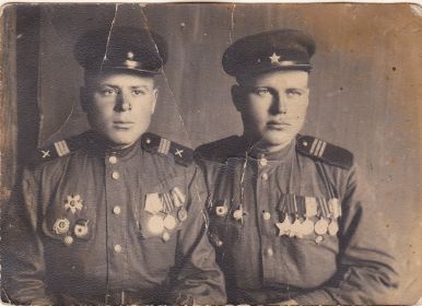 Кузнецов Федор Петрович (на фото слева) с другом- однополчанином (фамилия неизвестна)