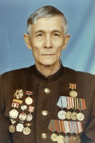 Аматов Иван Сергеевич, 15.05.1920 года рождения, лейтенант
