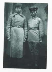 Лощенков (на фото слева)
