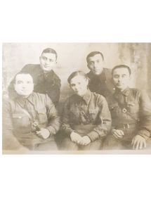 Цолак Акопян слева сидит