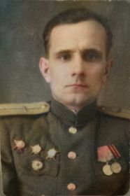 Литвинов Василий Иванович (13.01.1920-22.05.1991)мехвод из экипажа деда.