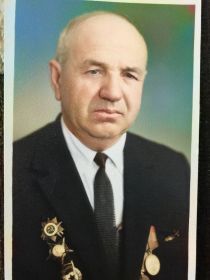 Оселедько Прокофий Ильич-летчик,самолёт которого обслуживал отец.