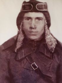 Чернышев Виталий Дмитриевич (1926 - 21.12.1944) Командир орудия танка из экипажа Емельянова Николая.