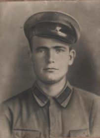 Родомакин Петр Порфирович-ефрейтор 333-го Отдельного Линейного Ленинградского б-на связи 1-го Укр.фр. В ВОВ с 23.06.41г.Участник войны с белофинами 1939-40гг.За мужество награжден медалями "З