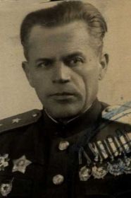 Генерал-майор Хоруженко Никифор Гордеевич (15.06.1896- 01.12.1966) - командир 220 мотострелковой дивизии.
