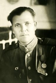 Шуляков Михаил Дмитриевич, 1905 г.р. Гвардии старший лейтенант. Старший фельдшер 92-го отдельного медико-санитарного батальона 56-й гвардейской дивизии.