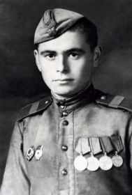 Алтунин Александр Федорович, 1923 г.р.Гвардии старший сержант. Старший вычислитель штаба дивизиона 189-го гвардейского артиллерийского полка 56-й гвардейской дивизии