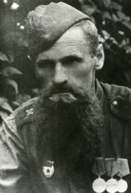 Черевко Петр Семенович, 1910 г.р. Шофер транспортной роты, затем – командир отделения взвода химической защиты 258 гвардейского стрелкового полка 56-й гвардейской дивизии.