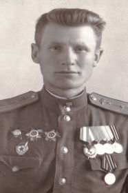 Гв. капитан Никитин Николай Васильевич, адъютант командира 347 отд. танкового батальона 17 гвардейской танковой бригады (послевоенное фото).