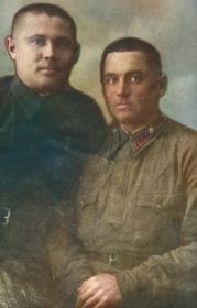Неизвестно( на фото слева)