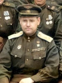 Гетьман Семен Григорьевич- командир 230 штурмовой авиадивизии.