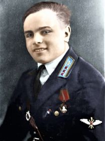 Лапшов Сергей Ильич летчик, вмести с которым Иван Иванович совершил свой последний боевой вылет.