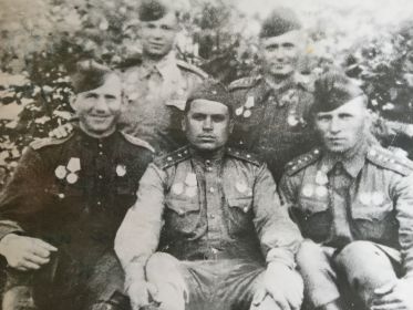 На фото слева направо: сидят Цомаев, Чухаев, Паршин,стоят слева направо: Хохлачев, Винник