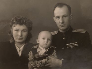 Брат Андрей с женой Марией и сыном Жориком, 1951 г. Сумы