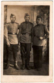 Фото до 1942 г. с однополчанами Горшковым Владимиром Федоровичем и Жуковым Павлом Петровичем