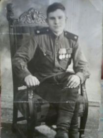 Зюзько Павел Афиногенович, красноармеец, шофёр 141-й огнемётной роты в 1945 году