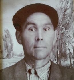 Ханипов Минхан Ханипович, красноармеец, огнемётчик 141-й огнемётной роты, сражался в одной штурмовой группе с Андреем Мордачёвым летом 1944 года
