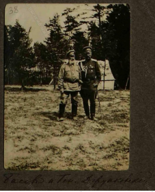 Слева командир 29-го Сибирского стрелкового полка Басов Кузьма Терентьевич