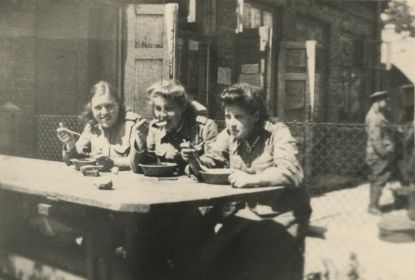 Фото военных лет (36) на обеде 28 июня 1945_Польша_Лович