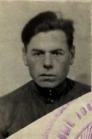 ТАТАРИНОВ АЛЕКСЕЙ ЯКОВЛЕВИЧ однокурсник (вып.1941), однополч. Лейтенант, ком. взвода. 12.08.1920-выжил. ПРОПАЛ В ПЛЕН 03.10.41 у д. Угрица Смоленской обл. Уроженец с. Корошун Кировской обл.