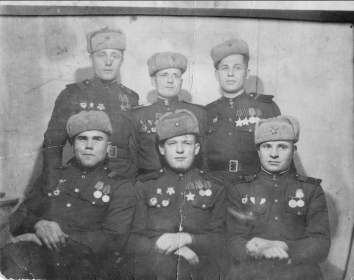 Георгий, Николай, Леонид, Иван, Николай, дедушка 29.01.1946 (не знаю кто есть кто, имена написаны на обороте)