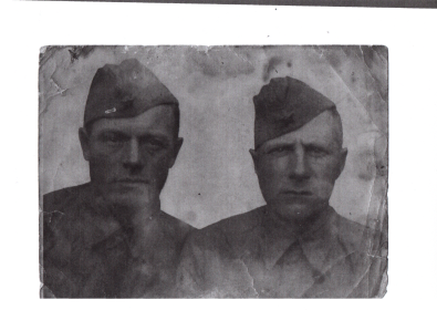 Неизвестный солдат на фотографии рядом с моим прапрадедом