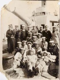 Фото из семьи Лунегова Евгения Александровича 08 12 1915 24 08 1943 предположительно члены экипажа СКР Буря