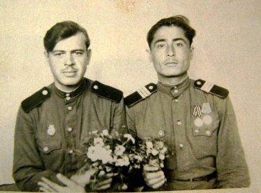 Слева Иван Яценко справа однополчанин Сабуров Раимбой из кишлака Кистакуз Ходжентского района Таджикистана