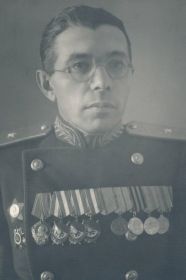 Красноголовый Владимир Иванович (15.02.1902 - 29.08.1975) генерал-майор (с 7.06.1942 по 5.08.1943 - командир 3 танк  бригады)