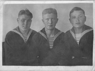 Фотография с сослуживцами