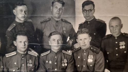 Слева направо сидя:Жадан, Голенков, Бугайов, Козлов, Сотарев. Стоя- Кириченко, Фролов, Кирин. 25 мая 1945 г. Дрезден.