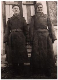 30 Марта 1945 г. Николай с другом Пшакиным Фёдором. Фокшани, Румыния.