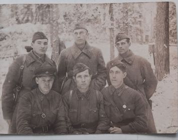 боевые друзья  04.11.1941г.  (фото 1) справа внизу  Михайлов Н.В.