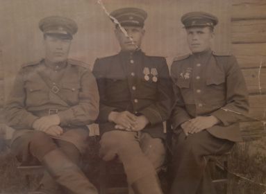 Однополчане, фото 1943г. Мой дедушка, Филиппов П.П. крайний справа