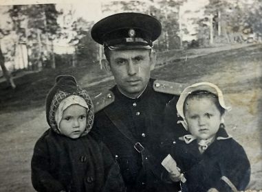 Витебская обл., Межица.1957 год. Сослуживец и друг Константин с сыном Андреем и дочерью Александра Захаровича Таней