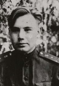 Старший лейтенант В. Барсуков, заместитель начальника штаба 56-го  отдельного моторизованного понтонно-мостового батальона