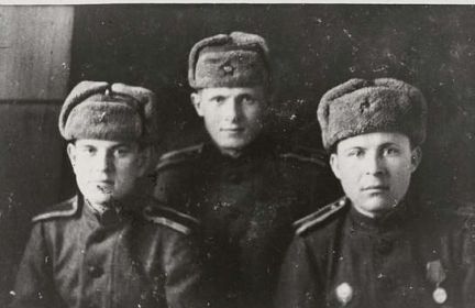 Сержанты Осетров, Додин, Минаев - командиры отделений 2-й понтонной роты 56-го  отдельного моторизованного понтонно-мостового батальона