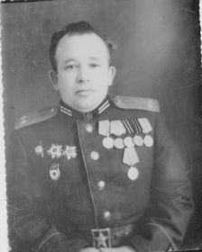 Черняков Виктор Ермолаевич, подполковник, ответственный редактор корпусной газеты "Вперед на врага"