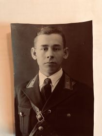 Мл.лейтенант Гичкин Василий Арсентьевич штурман 317РАП и 322ОРАЭ 1941-1942г. Погиб  15.08.42г. в 8 ОРАП Из Архива Ломтева